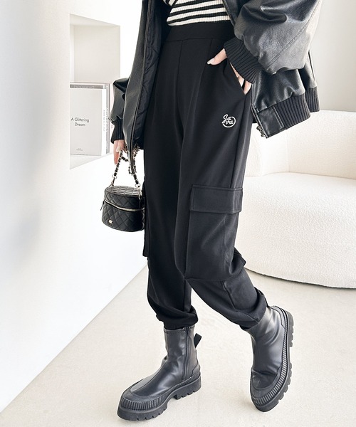 Java（ジャバ）の「《JaVaジャバ 別注》大人のラフスタイル。刺繍入り裾スリットカーゴジョガーパンツ（カーゴパンツ・レディース・カーキ/アイボリー/ブラック・SMALL/LARGE/X-LARGE/MEDIUM）」の17枚目の写真