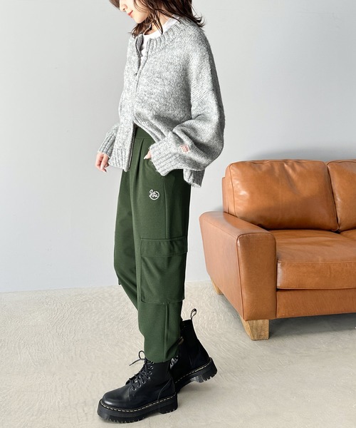 Java（ジャバ）の「《JaVaジャバ 別注》大人のラフスタイル。刺繍入り裾スリットカーゴジョガーパンツ（カーゴパンツ・レディース・カーキ/アイボリー/ブラック・SMALL/LARGE/X-LARGE/MEDIUM）」の15枚目の写真