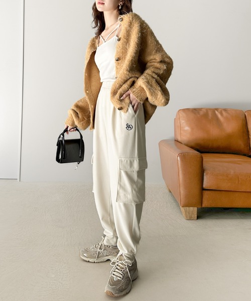 Java（ジャバ）の「《JaVaジャバ 別注》大人のラフスタイル。刺繍入り裾スリットカーゴジョガーパンツ（カーゴパンツ・レディース・カーキ/アイボリー/ブラック・SMALL/LARGE/X-LARGE/MEDIUM）」の18枚目の写真