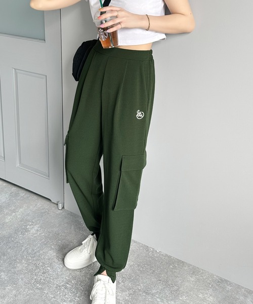 Java（ジャバ）の「《JaVaジャバ 別注》大人のラフスタイル。刺繍入り裾スリットカーゴジョガーパンツ（カーゴパンツ・レディース・カーキ/アイボリー/ブラック・SMALL/LARGE/X-LARGE/MEDIUM）」の21枚目の写真