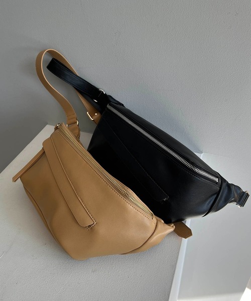 CAPRICIEUX LE'MAGE(カプリシューレマージュ)の「エコレザーボディバッグ(ボディバッグ/ウエストポーチ・レディース・ブラック/ベージュ・FREE)」の7枚目の写真