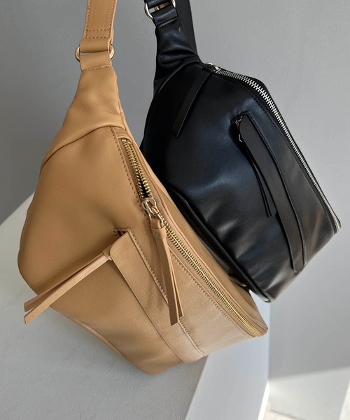 CAPRICIEUX LE'MAGE(カプリシューレマージュ)の「エコレザーボディバッグ(ボディバッグ/ウエストポーチ・レディース・ブラック/ベージュ・FREE)」の4枚目の写真