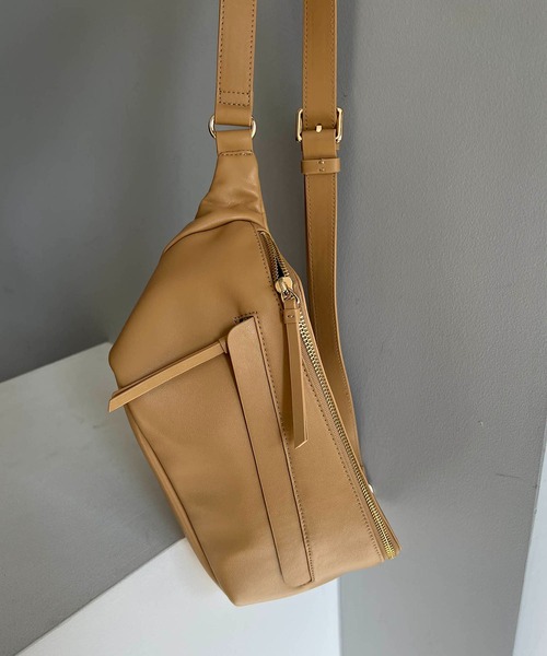 CAPRICIEUX LE'MAGE(カプリシューレマージュ)の「エコレザーボディバッグ(ボディバッグ/ウエストポーチ・レディース・ブラック/ベージュ・FREE)」の11枚目の写真