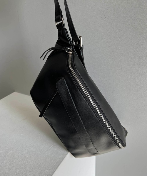 CAPRICIEUX LE'MAGE(カプリシューレマージュ)の「エコレザーボディバッグ(ボディバッグ/ウエストポーチ・レディース・ブラック/ベージュ・FREE)」の12枚目の写真