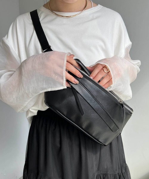 CAPRICIEUX LE'MAGE(カプリシューレマージュ)の「エコレザーボディバッグ(ボディバッグ/ウエストポーチ・レディース・ブラック/ベージュ・FREE)」の8枚目の写真