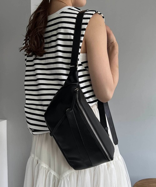 CAPRICIEUX LE'MAGE(カプリシューレマージュ)の「エコレザーボディバッグ(ボディバッグ/ウエストポーチ・レディース・ブラック/ベージュ・FREE)」の5枚目の写真