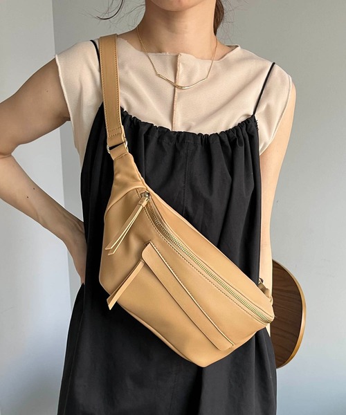 CAPRICIEUX LE'MAGE(カプリシューレマージュ)の「エコレザーボディバッグ(ボディバッグ/ウエストポーチ・レディース・ブラック/ベージュ・FREE)」の9枚目の写真