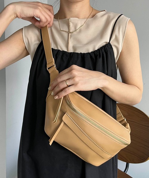 CAPRICIEUX LE'MAGE(カプリシューレマージュ)の「エコレザーボディバッグ(ボディバッグ/ウエストポーチ・レディース・ブラック/ベージュ・FREE)」の3枚目の写真