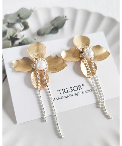 tone（トーン）の「【Tresor】メタルフラワー 淡水パール ピアス