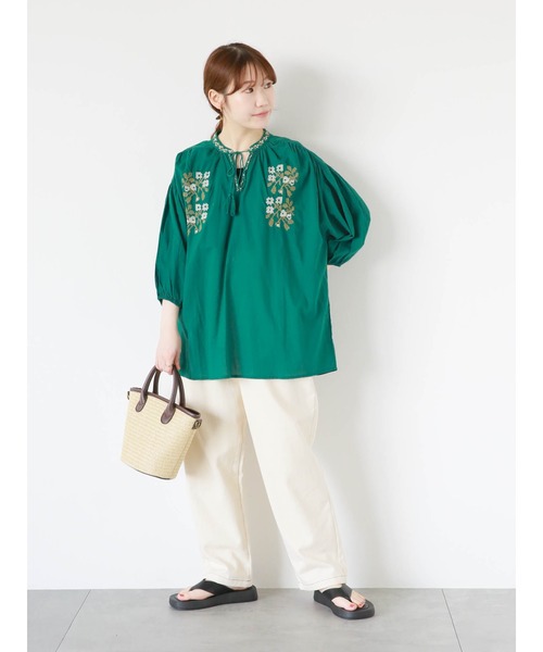 ehka sopo(エヘカソポ)の「インド刺繍チュニック(シャツ/ブラウス・レディース・ブラック/オフホワイト/グリーン・F)」の4枚目の写真