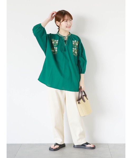 ehka sopo(エヘカソポ)の「インド刺繍チュニック(シャツ/ブラウス・レディース・ブラック/オフホワイト/グリーン・F)」の5枚目の写真