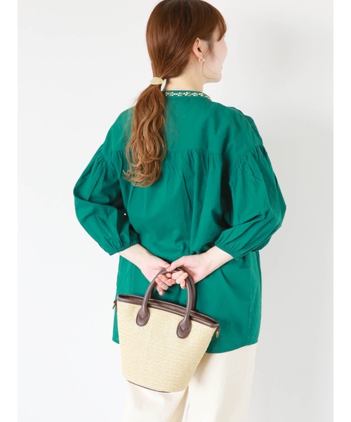 ehka sopo(エヘカソポ)の「インド刺繍チュニック(シャツ/ブラウス・レディース・ブラック/オフホワイト/グリーン・F)」の11枚目の写真