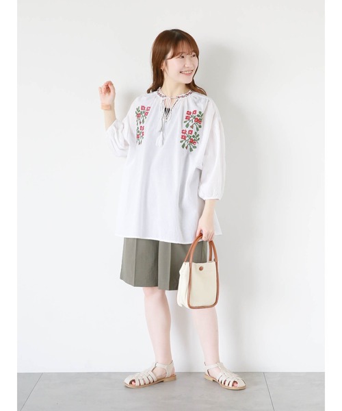 ehka sopo(エヘカソポ)の「インド刺繍チュニック(シャツ/ブラウス・レディース・ブラック/オフホワイト/グリーン・F)」の15枚目の写真