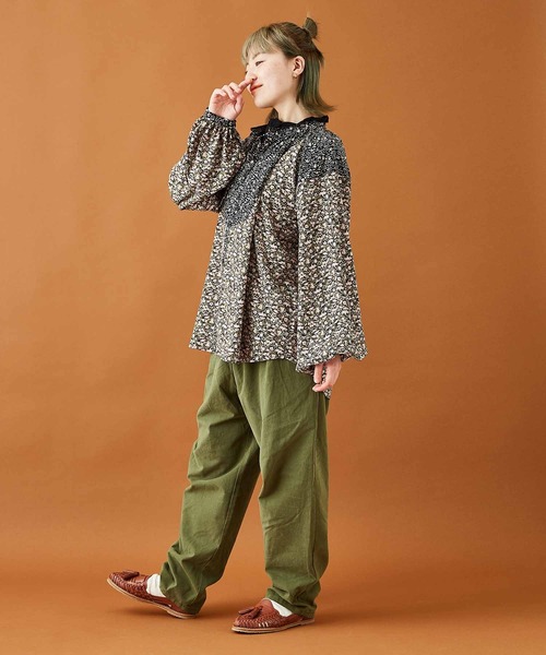 CUBE SUGAR(キューブシュガー)の「フラワープリントラグランスリーブギャザーシャツ(シャツ/ブラウス・レディース・ブラック/ブラウン/レッド・M)」の8枚目の写真