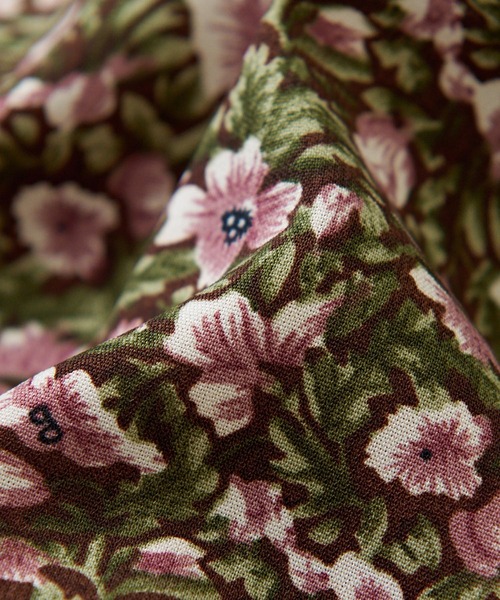 CUBE SUGAR(キューブシュガー)の「フラワープリントラグランスリーブギャザーシャツ(シャツ/ブラウス・レディース・ブラック/ブラウン/レッド・M)」の10枚目の写真