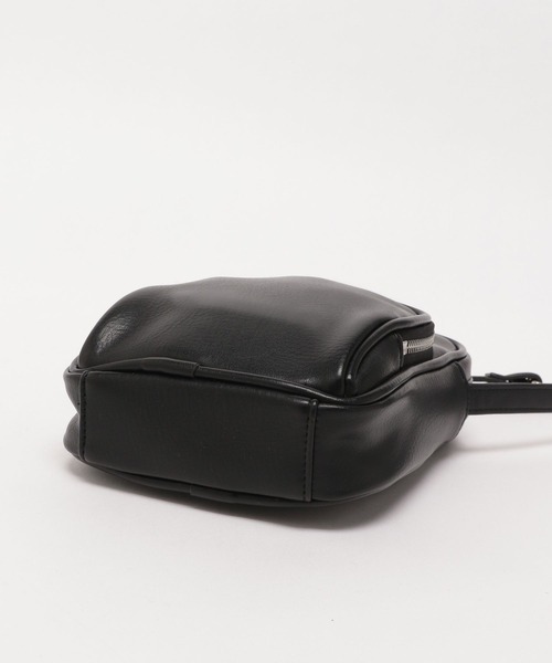 LAKOLE（ラコレ）の「ダブルZIPミニショルダーバッグ / 963994（ショルダーバッグ・メンズ・ネイビー/ブラック/グレイッシュベージュ・FREE）」の20枚目の写真