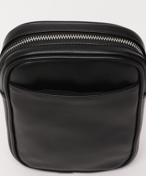 LAKOLE（ラコレ）の「ダブルZIPミニショルダーバッグ / 963994（ショルダーバッグ・メンズ・ネイビー/ブラック/グレイッシュベージュ・FREE）」の15枚目の写真