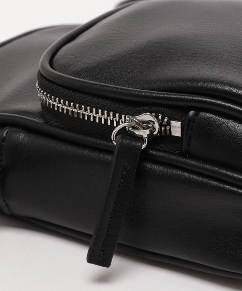 LAKOLE（ラコレ）の「ダブルZIPミニショルダーバッグ / 963994（ショルダーバッグ・メンズ・ネイビー/ブラック/グレイッシュベージュ・FREE）」の10枚目の写真