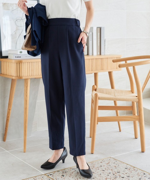 KOBE LETTUCE(コウベレタス)の「【everyday制服パンツ】センタープレスゆるテーパードパンツ(その他パンツ・レディース・ブラック/グリーン/ネイビー/ブルー系/ピンク/グレイッシュベージュ/ブラック系/ピンク系/グレー/ブルー/イエロー/ライトグレー・S/L/M/XL)」の1枚目の写真
