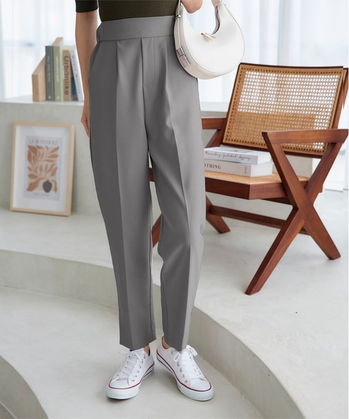 KOBE LETTUCE(コウベレタス)の「【everyday制服パンツ】センタープレスゆるテーパードパンツ(その他パンツ・レディース・ブラック/グリーン/ネイビー/ブルー系/ピンク/グレイッシュベージュ/ブラック系/ピンク系/グレー/ブルー/イエロー/ライトグレー・S/L/M/XL)」の5枚目の写真