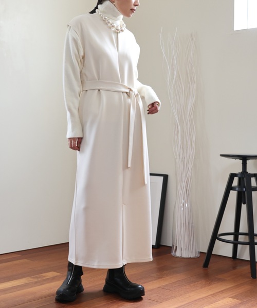 ULEULA(ウルア)の「深Vネックスリットワンピース/ベルト付き(ジャンパースカート・レディース・ブラック/アイボリー・FREE)」の8枚目の写真