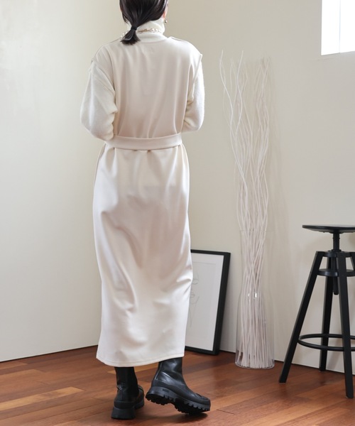 ULEULA(ウルア)の「深Vネックスリットワンピース/ベルト付き(ジャンパースカート・レディース・ブラック/アイボリー・FREE)」の5枚目の写真