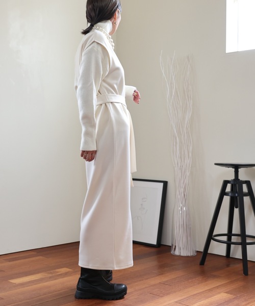 ULEULA(ウルア)の「深Vネックスリットワンピース/ベルト付き(ジャンパースカート・レディース・ブラック/アイボリー・FREE)」の17枚目の写真