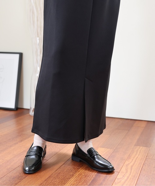 ULEULA(ウルア)の「深Vネックスリットワンピース/ベルト付き(ジャンパースカート・レディース・ブラック/アイボリー・FREE)」の13枚目の写真