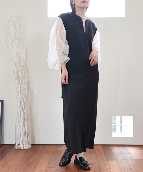 ULEULA(ウルア)の「深Vネックスリットワンピース/ベルト付き(ジャンパースカート・レディース・ブラック/アイボリー・FREE)」の22枚目の写真