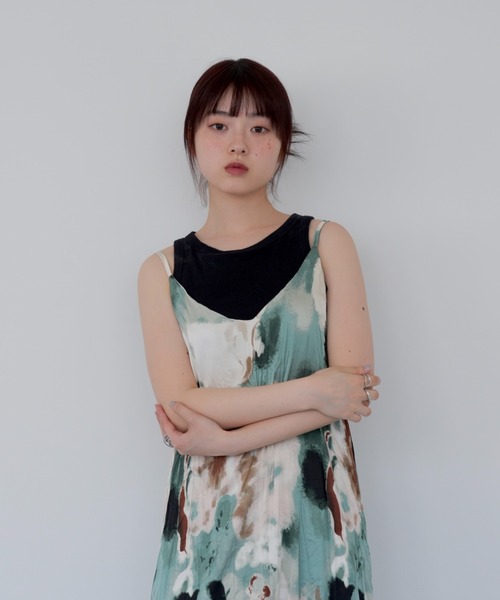 Uenui（ウニュイ）の「リンクル マーブル キャミソールワンピース シワ加工 キャミワンピ ロングワンピース（ワンピース・レディース・その他・FREE）」の4枚目の写真