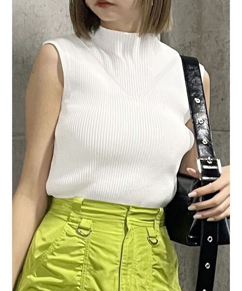 MURUA(ムルーア)の「ハイネックノースリーブニット(ニット/セーター・レディース・ホワイト/ブルー/オレンジ/ブラック・FREE)」の2枚目の写真