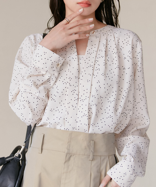 VIS(ビス)の「【防シワ・洗える】2WAYフロントタック長袖ブラウス(シャツ/ブラウス・レディース・ネイビー/ホワイト/ベージュ系その他/ピンク/オフホワイト・FREE)」の4枚目の写真