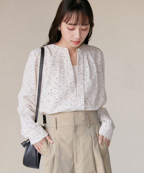 VIS(ビス)の「【防シワ・洗える】2WAYフロントタック長袖ブラウス(シャツ/ブラウス・レディース・ネイビー/ホワイト/ベージュ系その他/ピンク/オフホワイト・FREE)」の10枚目の写真