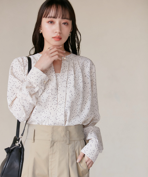 VIS(ビス)の「【防シワ・洗える】2WAYフロントタック長袖ブラウス(シャツ/ブラウス・レディース・ネイビー/ホワイト/ベージュ系その他/ピンク/オフホワイト・FREE)」の8枚目の写真