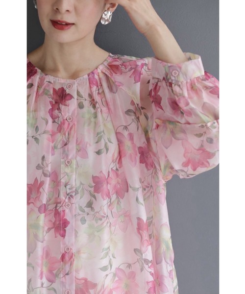 cawaii(カワイイ)の「愛らしいピンクの花が微笑むエアリーなシアーチュニック(チュニック・レディース・ピンク・FREE)」の1枚目の写真