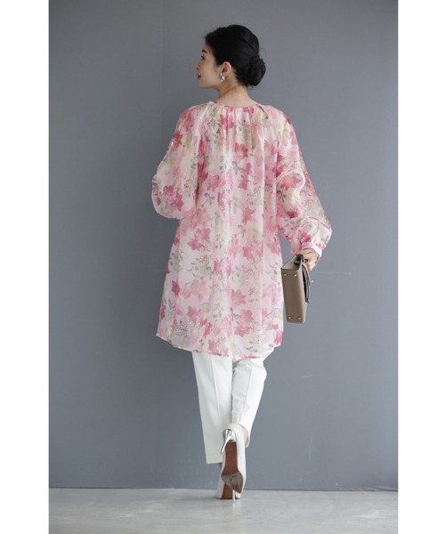 cawaii(カワイイ)の「愛らしいピンクの花が微笑むエアリーなシアーチュニック(チュニック・レディース・ピンク・FREE)」の11枚目の写真