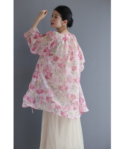cawaii(カワイイ)の「愛らしいピンクの花が微笑むエアリーなシアーチュニック(チュニック・レディース・ピンク・FREE)」の5枚目の写真