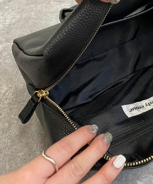 fredy emue（フレディエミュ）の「テープショルダーレザーボストンバッグ（ボストンバッグ・レディース・ベージュ/ブラック・FREE）」の15枚目の写真