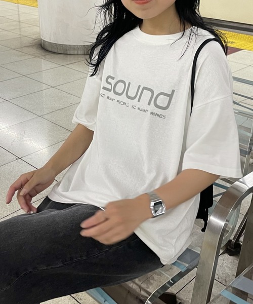 COLONY 2139(コロニートゥーワンスリーナイン)の「SOUNDロゴTシャツ(Tシャツ/カットソー・レディース・ホワイト系その他/オフホワイト/ネイビー・FREE)」の2枚目の写真