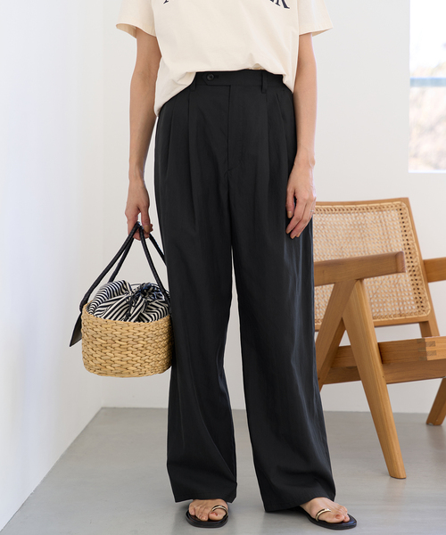 IENA(イエナ)の「シルキーポプリンタックパンツ(スラックス・レディース・ブラック/アイボリー・34/36/38)」の22枚目の写真