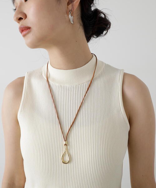N.(N. Natural Beauty Basic)(エヌエヌナチュラルビューティーベーシック)の「レザーコードロングネックレス(ネックレス・レディース・ゴールド・FREE)」の1枚目の写真