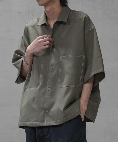 JOHN'S CLOSET（ジョンズクローゼット）の「【i】ステッチング ルーズサイズ 半袖シャツ（シャツ/ブラウス・メンズ・カーキ/ブラック/チャコールグレー・MEDIUM/LARGE/X-LARGE）」の3枚目の写真
