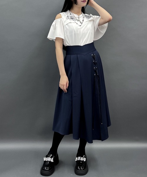 axes femme POETIQUE（アクシーズファムポエティック）の「ダークマリン刺繍肩あきブラウス（シャツ/ブラウス・レディース・ホワイト/ブルーグリーン/ブラック・MEDIUM）」の7枚目の写真