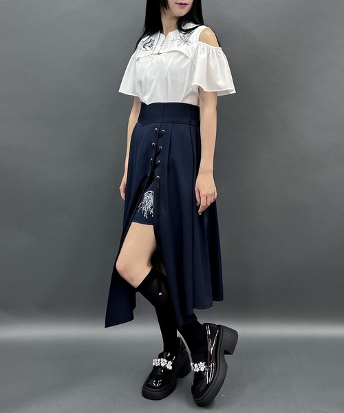 axes femme POETIQUE（アクシーズファムポエティック）の「ダークマリン刺繍肩あきブラウス（シャツ/ブラウス・レディース・ホワイト/ブルーグリーン/ブラック・MEDIUM）」の6枚目の写真