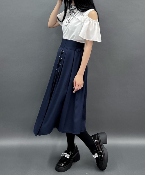 axes femme POETIQUE（アクシーズファムポエティック）の「ダークマリン刺繍肩あきブラウス（シャツ/ブラウス・レディース・ホワイト/ブルーグリーン/ブラック・MEDIUM）」の5枚目の写真