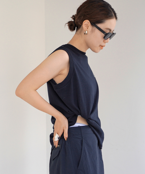 AMERICANA(アメリカーナ)の「【AMERICANA/アメリカーナ】別注 ワンポイント刺繍タンクトップ(Tシャツ/カットソー・レディース・ネイビー・FREE)」の2枚目の写真