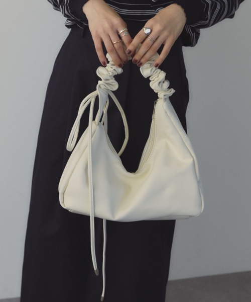 DRWCYS（ドロシーズ）の「ギャザーハンドルバック（ハンドバッグ・レディース・ホワイト/ブラック・FREE）」の2枚目の写真