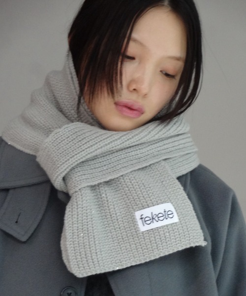 FEKETE（フェケテ）の「GLITTER MUFFLER / ラメマフラー（マフラー・レディース・ブラック/ブルー/グレー・FREE）」の2枚目の写真