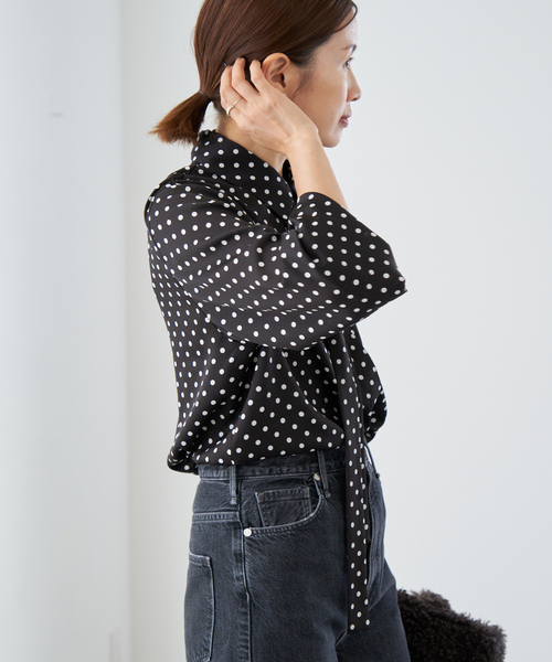 [新品]イエナ　サテンドットタイ付きブラウス(ブラック) WEB限定/追加2予約》サテンドットタイ付ブラウス（シャツ
