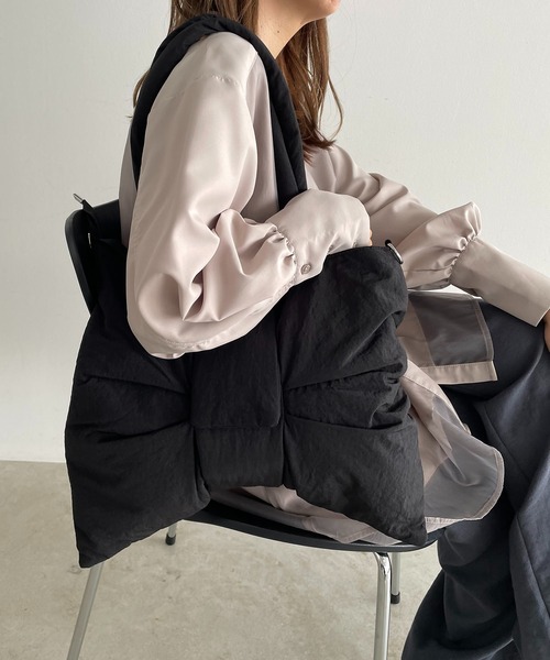 210nouve（トゥージュヌーブ）の「2WAYナイロンリボントートバッグ（トートバッグ・レディース・ベージュ/グレー/レッド/ブラック/ブルー・FREE）」の2枚目の写真